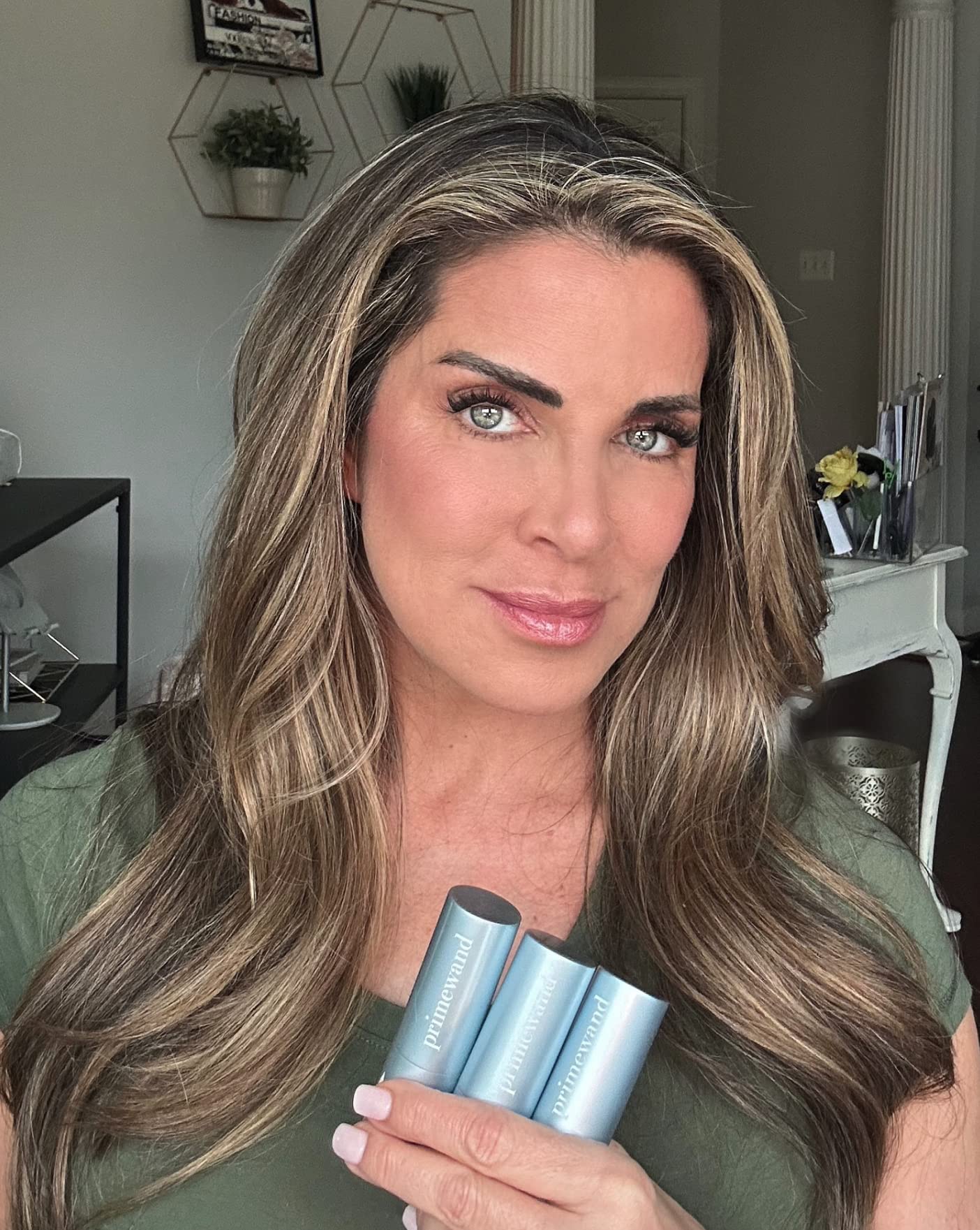 PrimeWand Pearl neck and decolletage glow