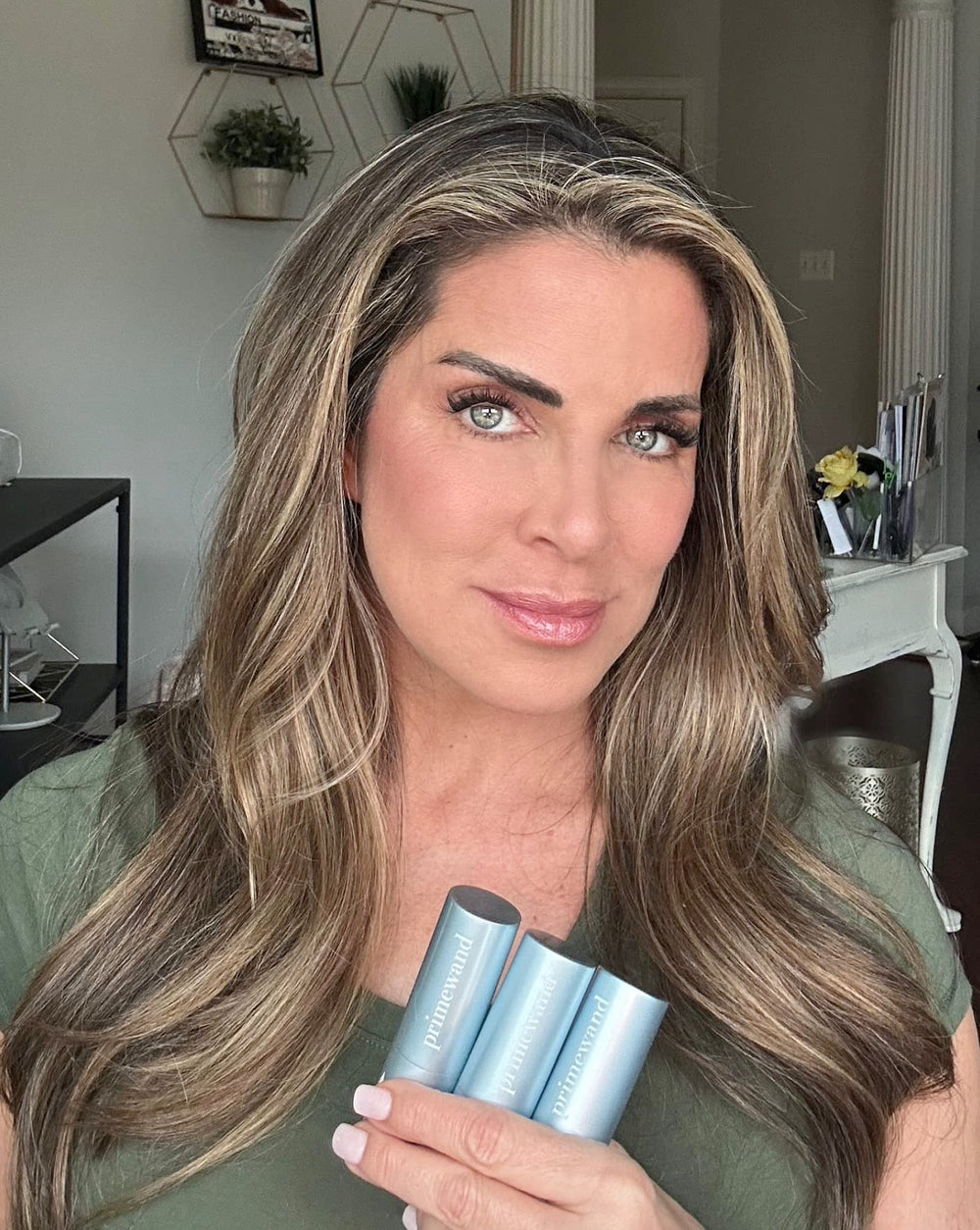 PrimeWand Pearl neck and decolletage glow
