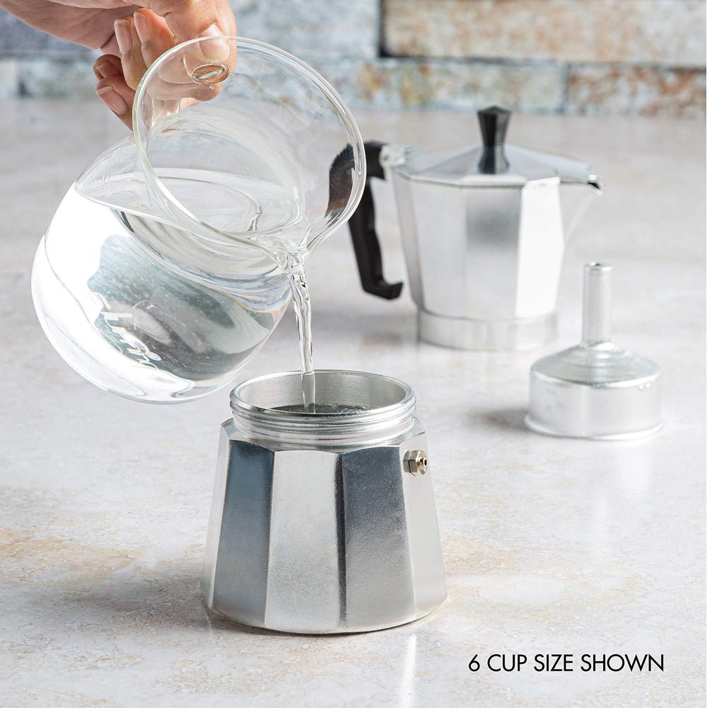 Primula Classic flip-top lid with heat-resistant knob for safe pouring.