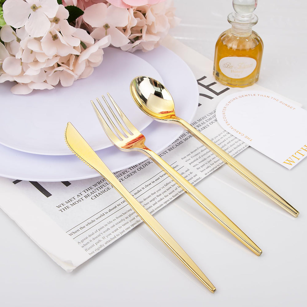 PULOTE gold plastic fork closeup emphasizes reliable strength for guests' dining.