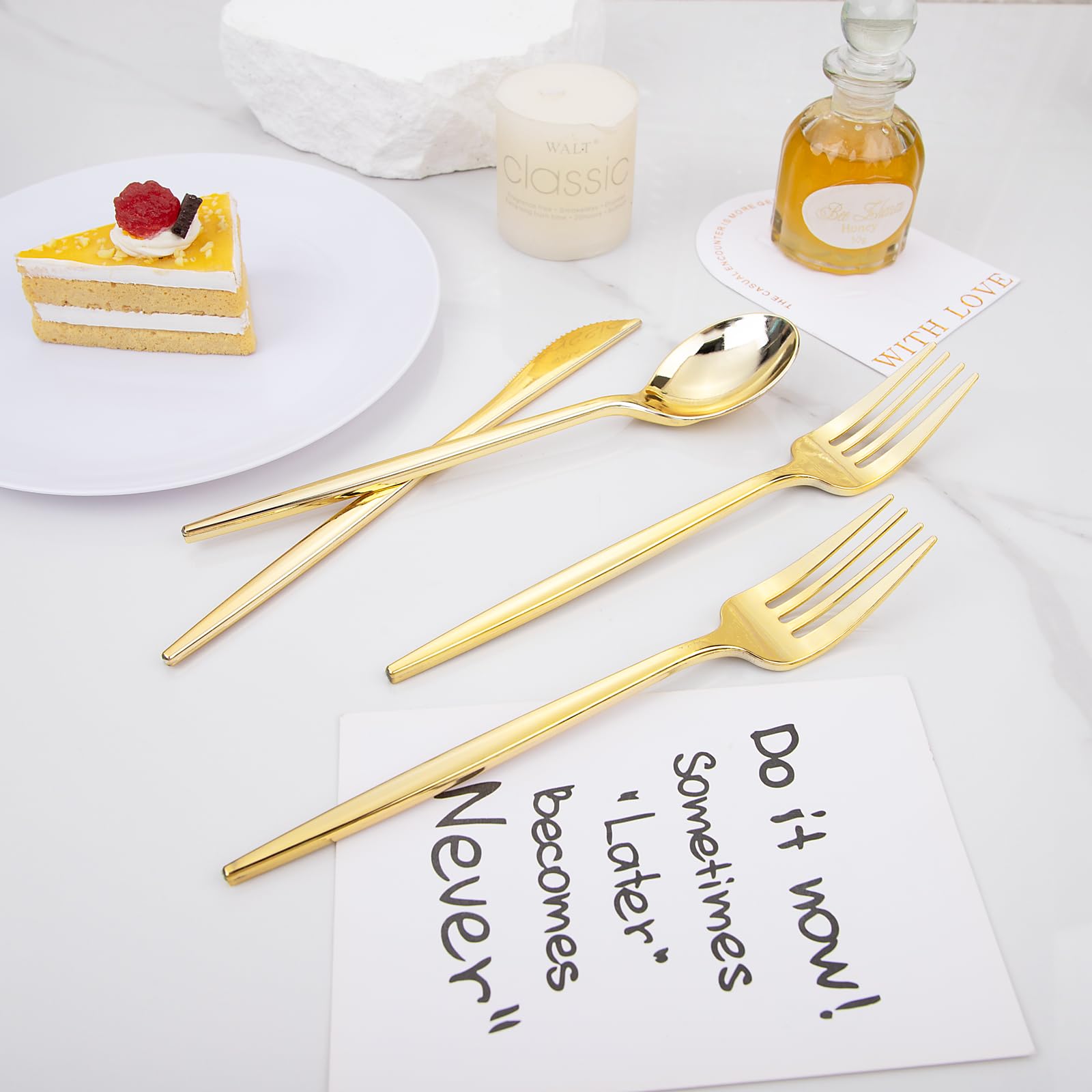 PULOTE gold plastic spoon closeup highlights smooth surface and comfortable handling.