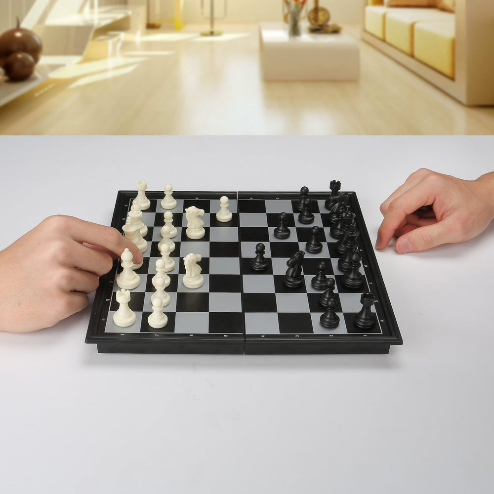 QuadPro chess storage pocket, built-in pocket keeps pieces organized during travel.