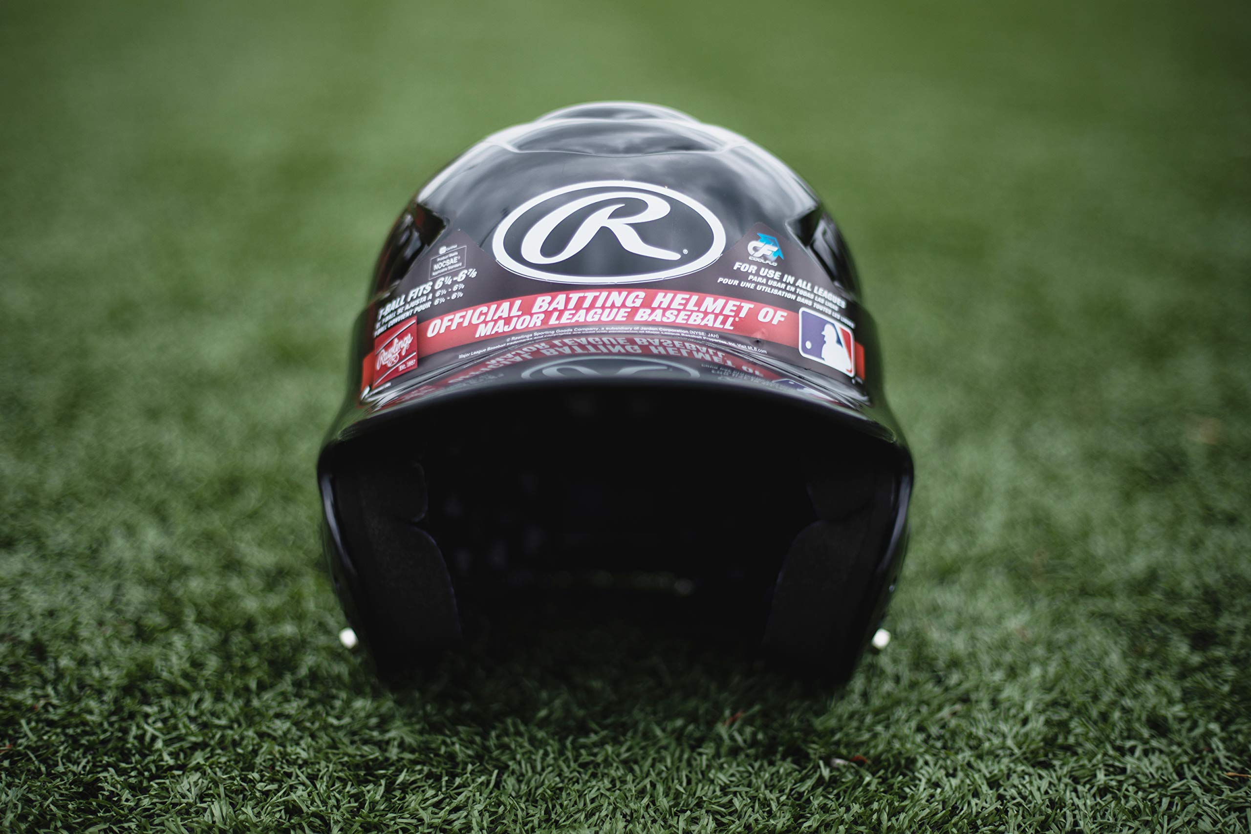 Rawlings COOLFLO logo detail showcases branding and pro-inspired look