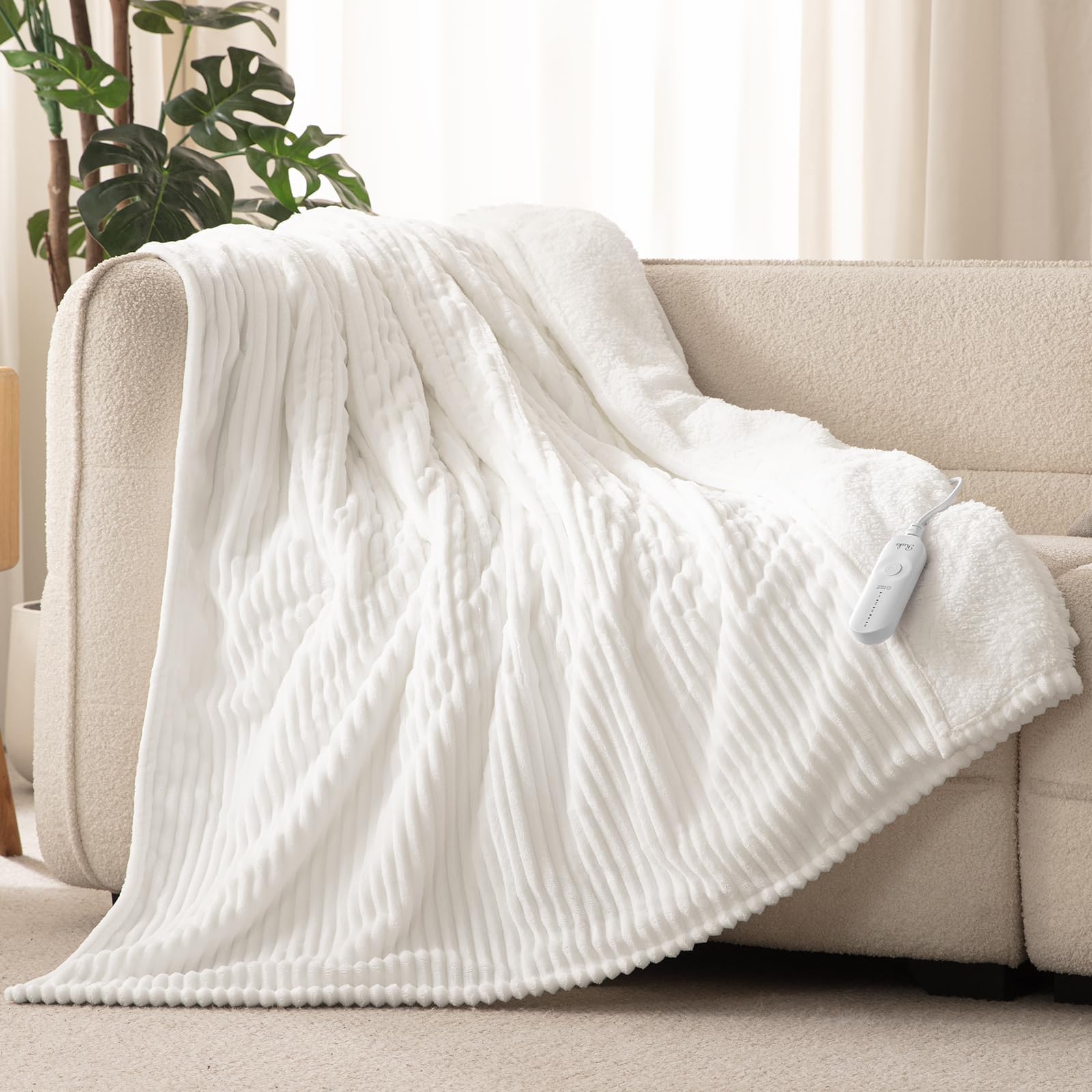 Reaks electric heated throw blanket in front view delivering cozy warmth for chilly evenings.