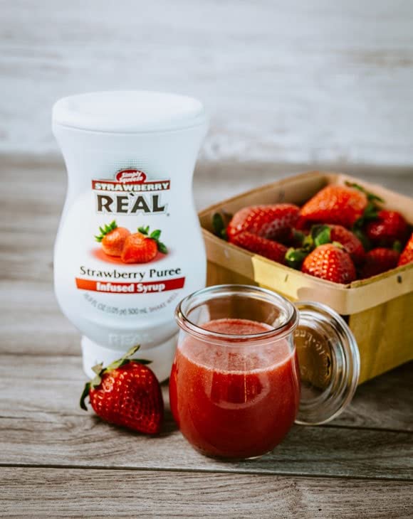 Vibrant strawberry-infused liquid close-up in Reàl syrup