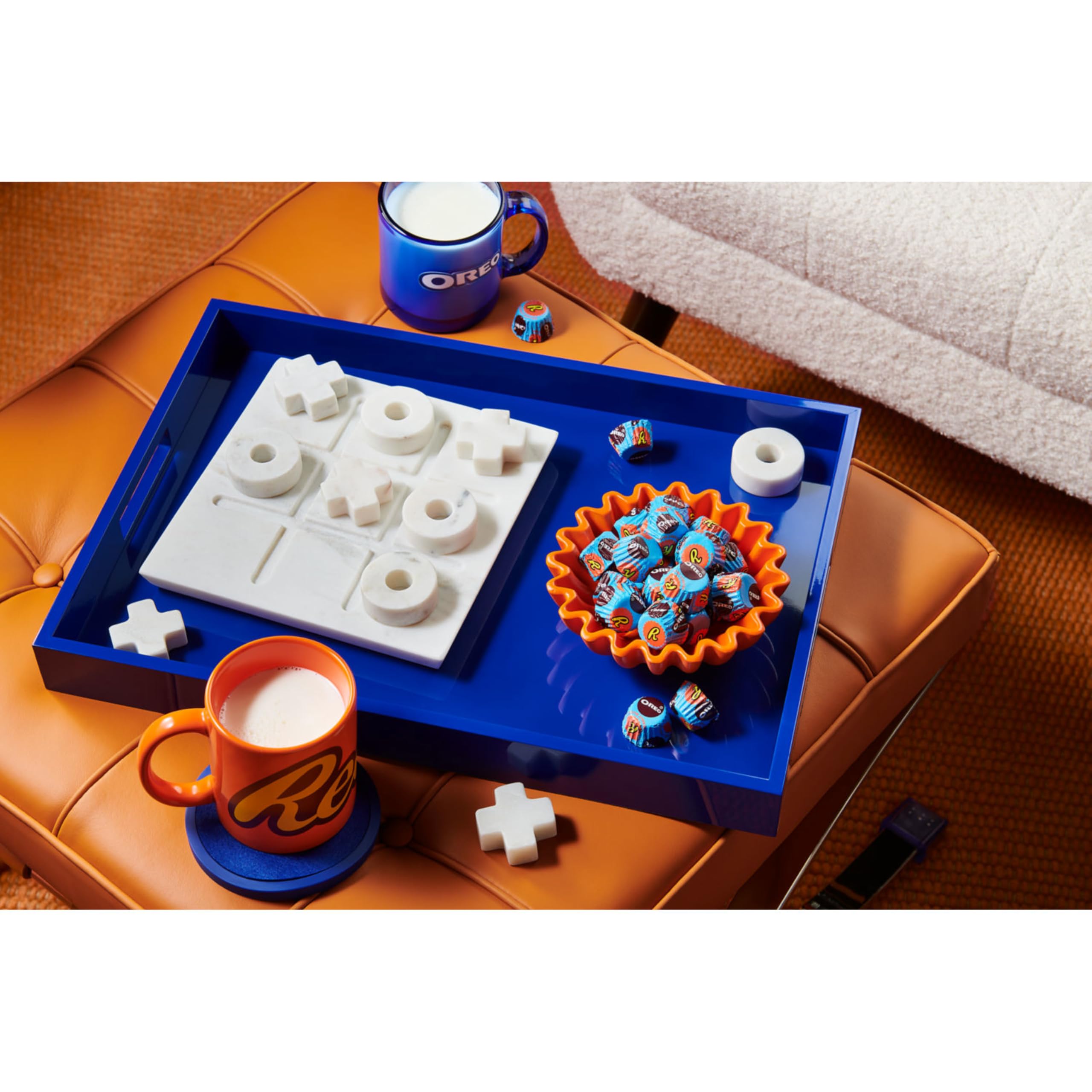 Party candy dish with REESE'S OREO Miniatures, gift-ready display.