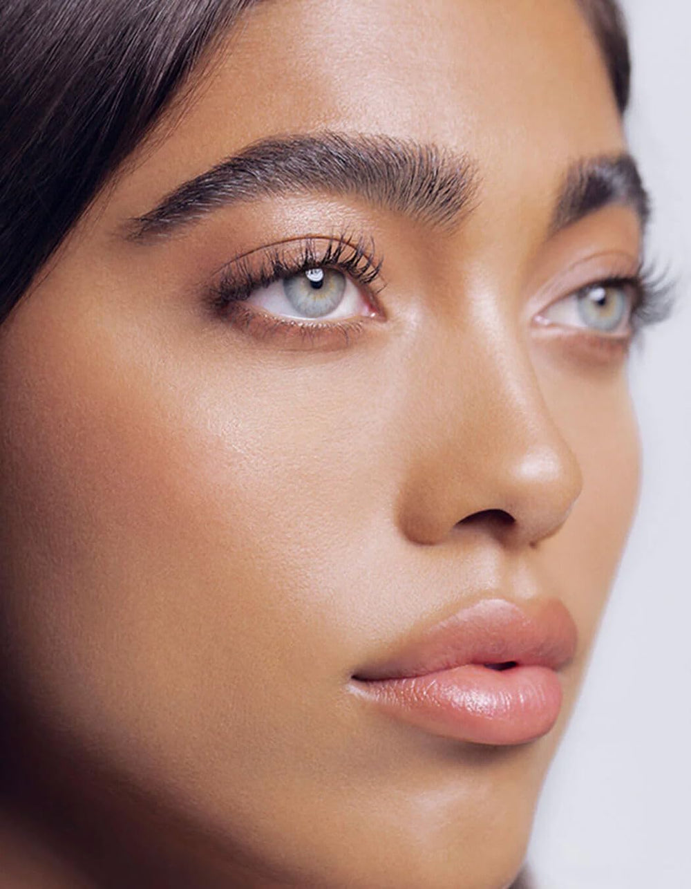 RevitaBrow Advanced before-after comparison highlighting brow changes.