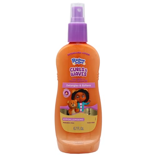 Ricitos de Oro detangler spray close-up showing smooth, hydrated curls after use