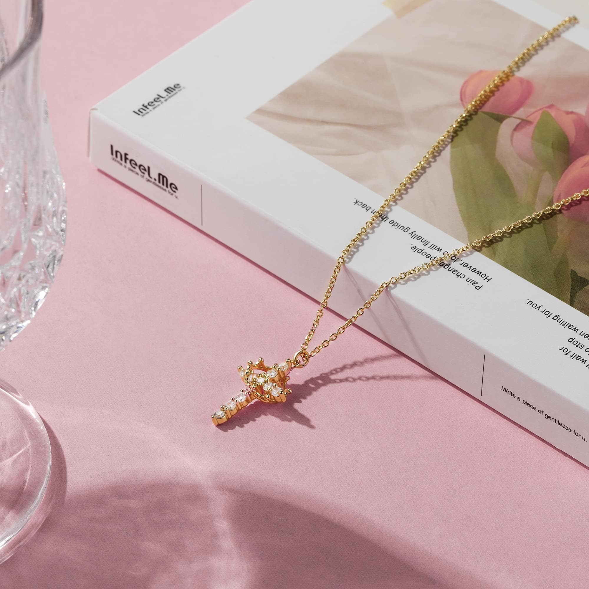 Robaice delicate chain with adjustable length for versatile necklines