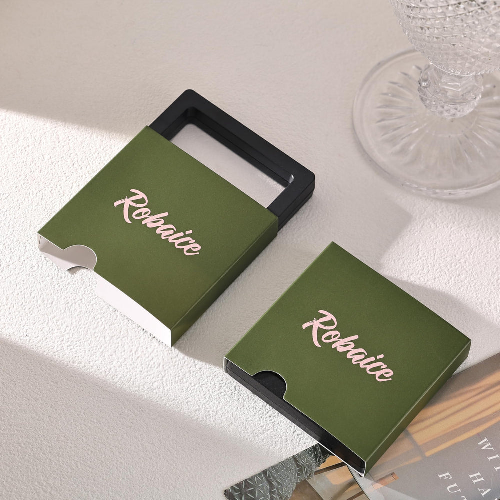 Non-tarnishing finish keeps the shine through daily use.
