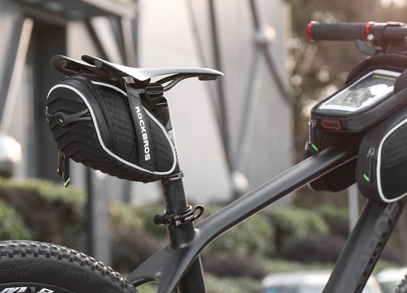 ROCKBROS reflective strap boosts night visibility during rides.