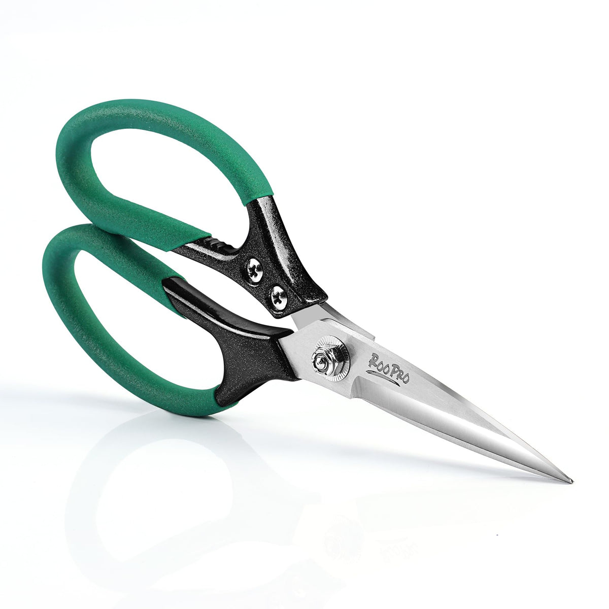 RooPro Heavy Duty Scissors blade close-up for precise cuts in thick materials.