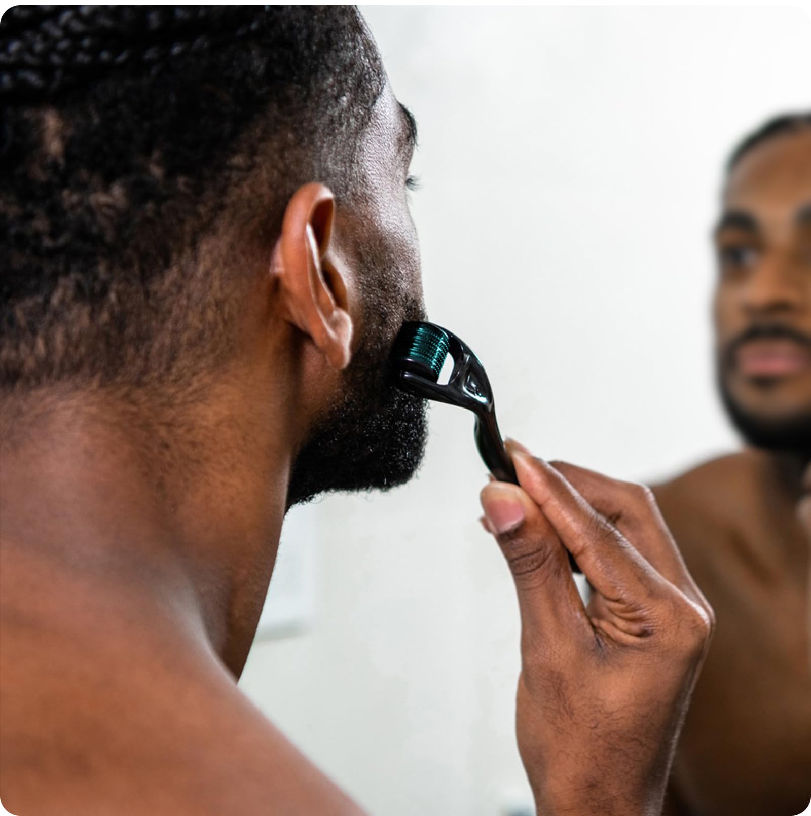 ROSELYNBOUTIQUE derma roller easy-grip design supports comfortable at-home sessions