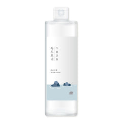 ROUND LAB 1025 Dokdo Toner pour into hand illustrating quick absorption.