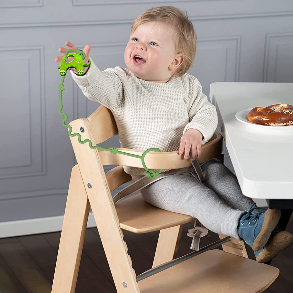 RTMOK car seat toy clip keeps toys secure on car journeys.
