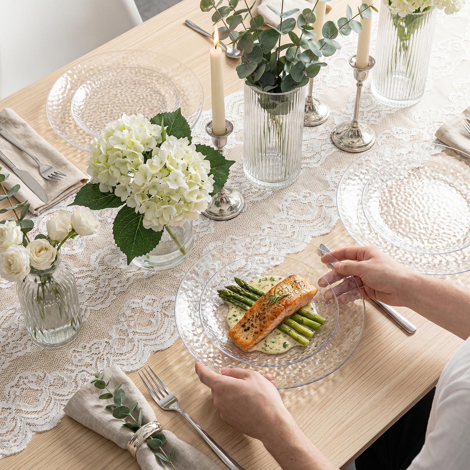 Rubtlamp 60-piece plastic plate pack for easy hosting and cleanup.