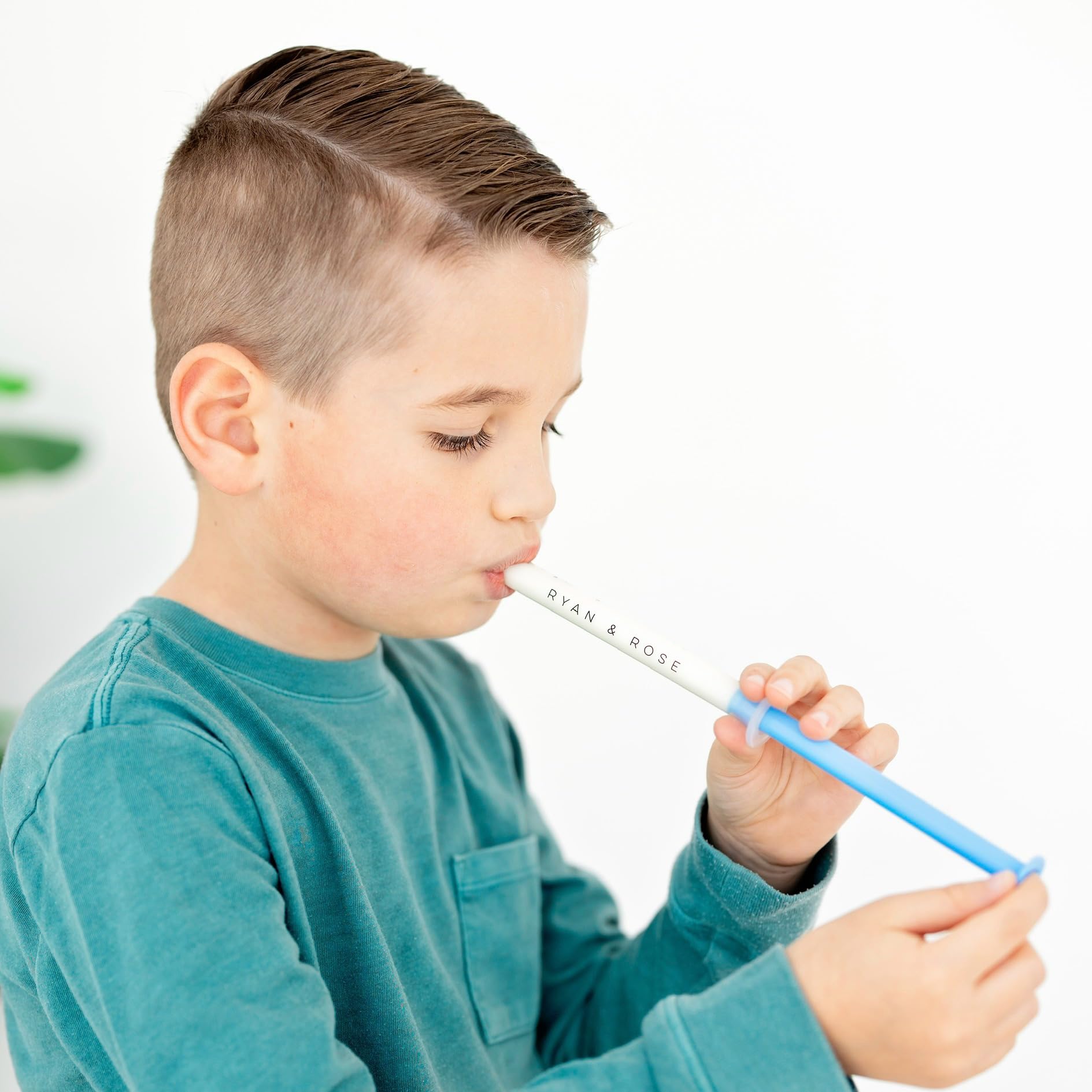 Ryan & Rose Cutie Dose easy-clean surface allows quick rinsing between uses