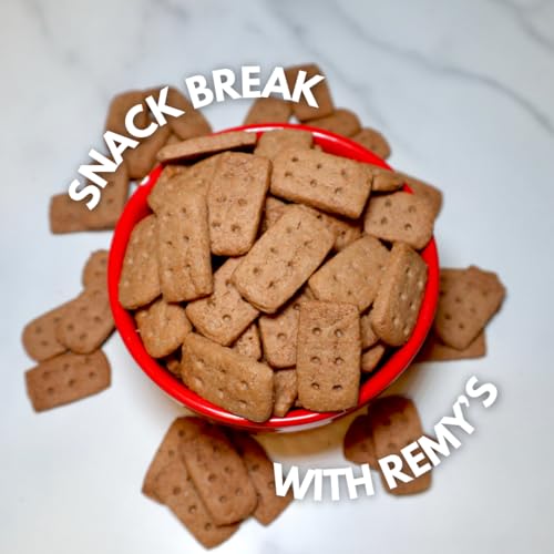 Close-up of Remy’s Cinnamon Grahams texture highlighting whole grain crunch.