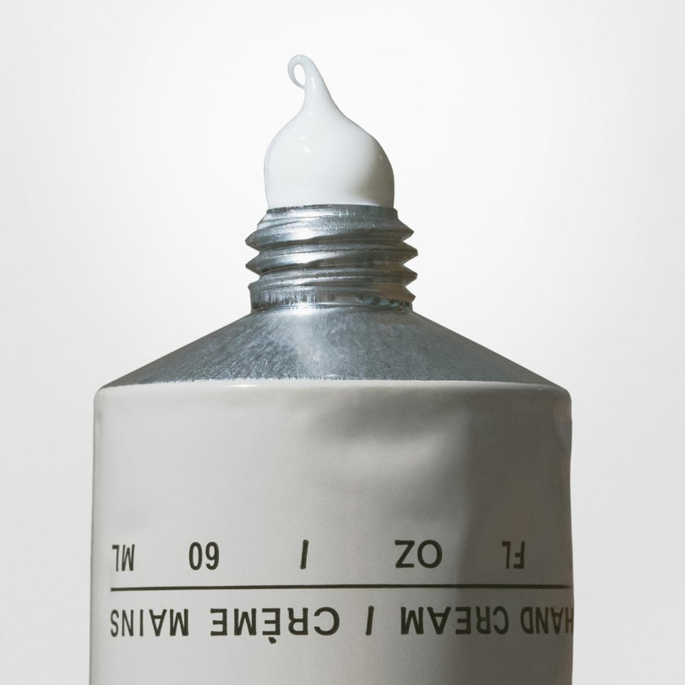 Illustration of seaweed and niacinamide ingredients in Salt & Stone formula.