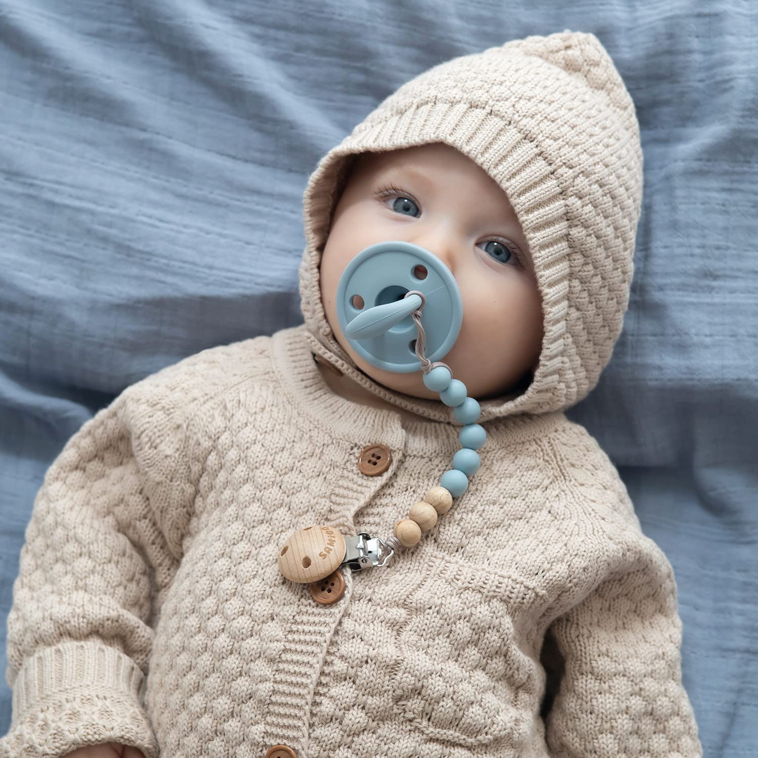 SAMiGO easy-clean pacifier clip cleans quickly with soap and water.