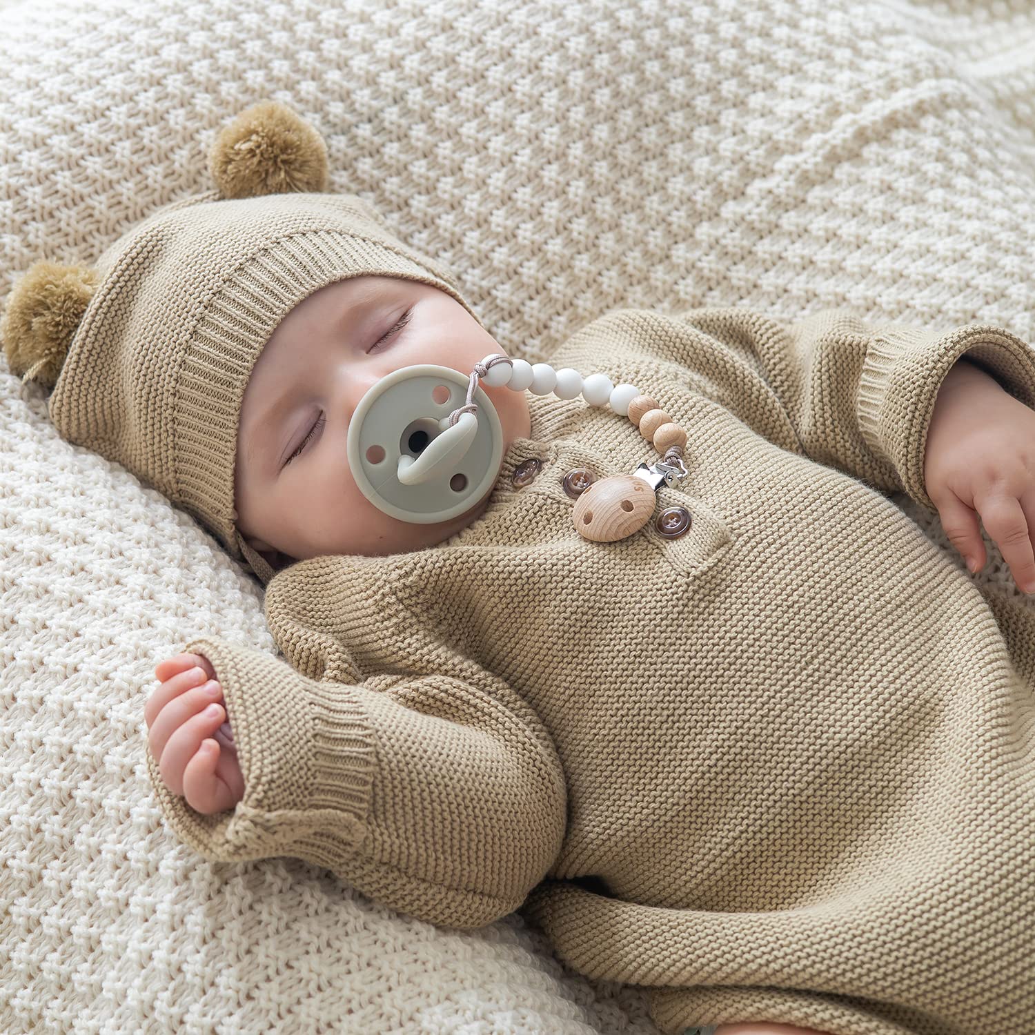 SAMiGO pacifier clip sand lavender is easy to clean