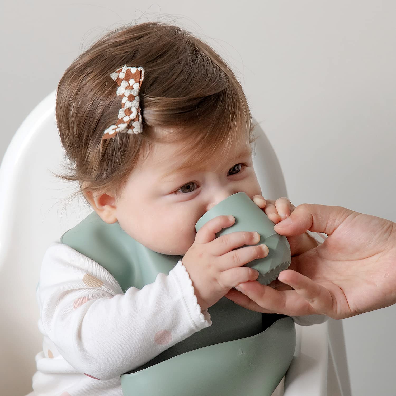 SAMiGO tapered-opening-cup directs liquid to mouth for mess-free practice.