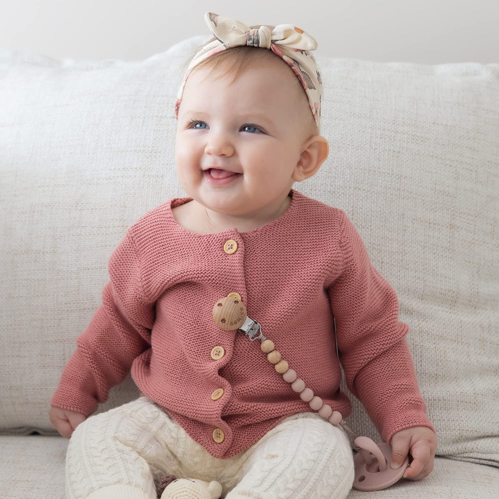 SAMiGO silicone pacifier clip lightweight design reduces bulk for comfort.