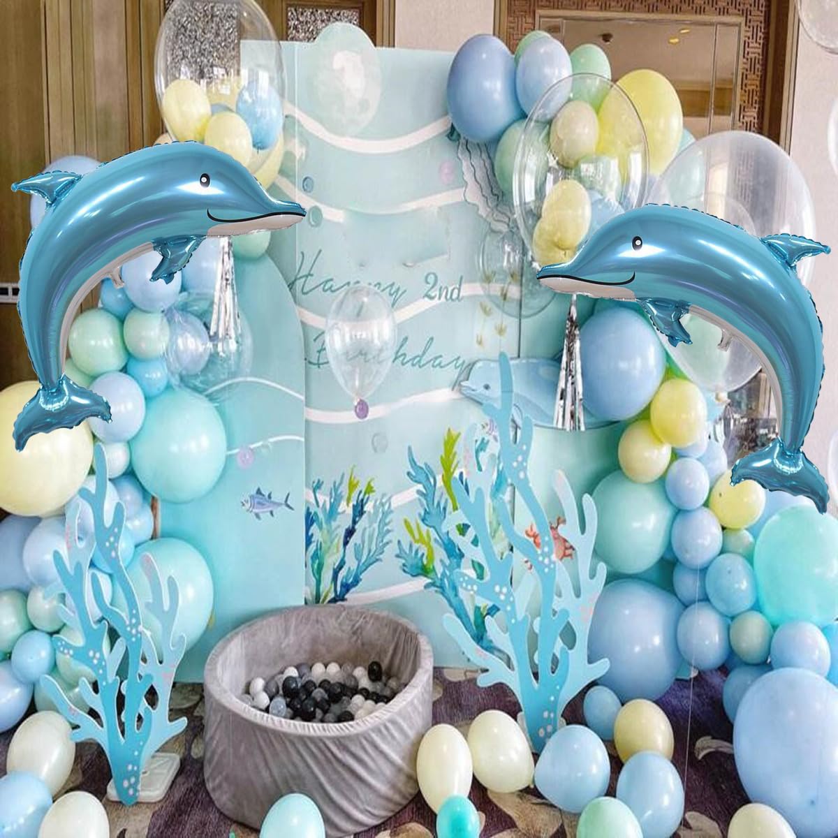 SAMOKA dolphin balloon with smile design for memorable photos.