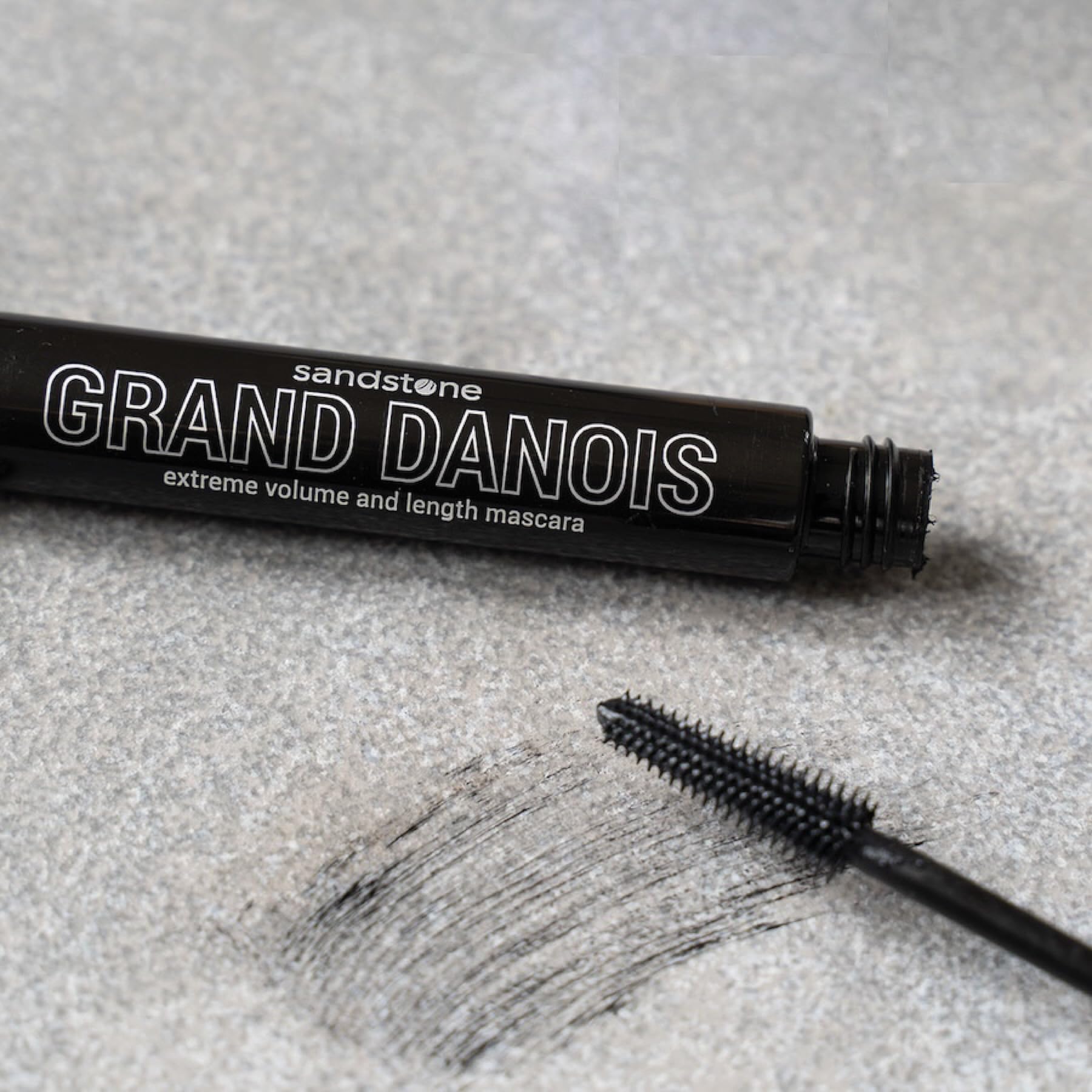 Fragrance-free Sandstone Scandinavia mascara tube ideal for reactive eyes.