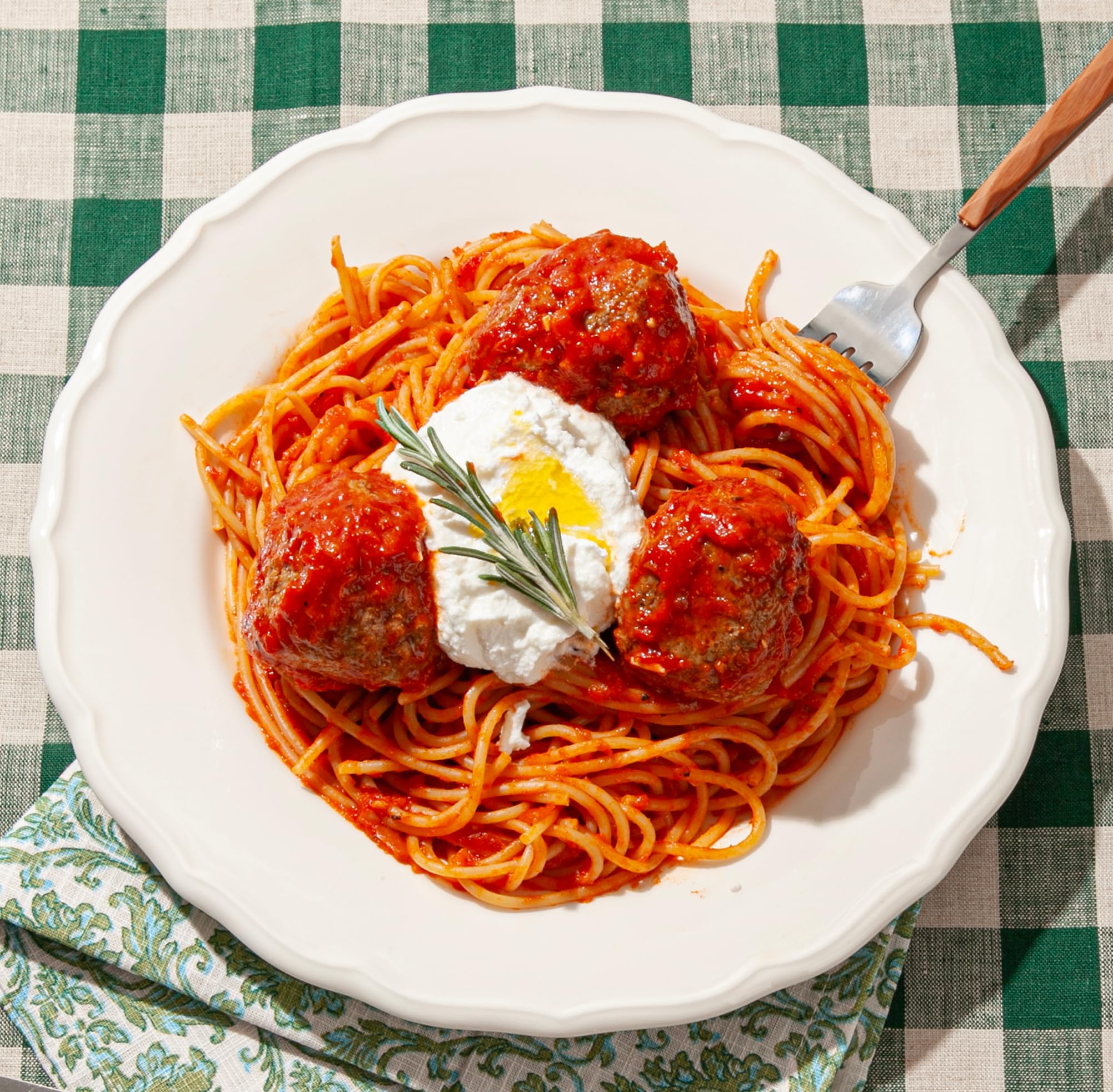 Sauz marinara on store shelf with clean label