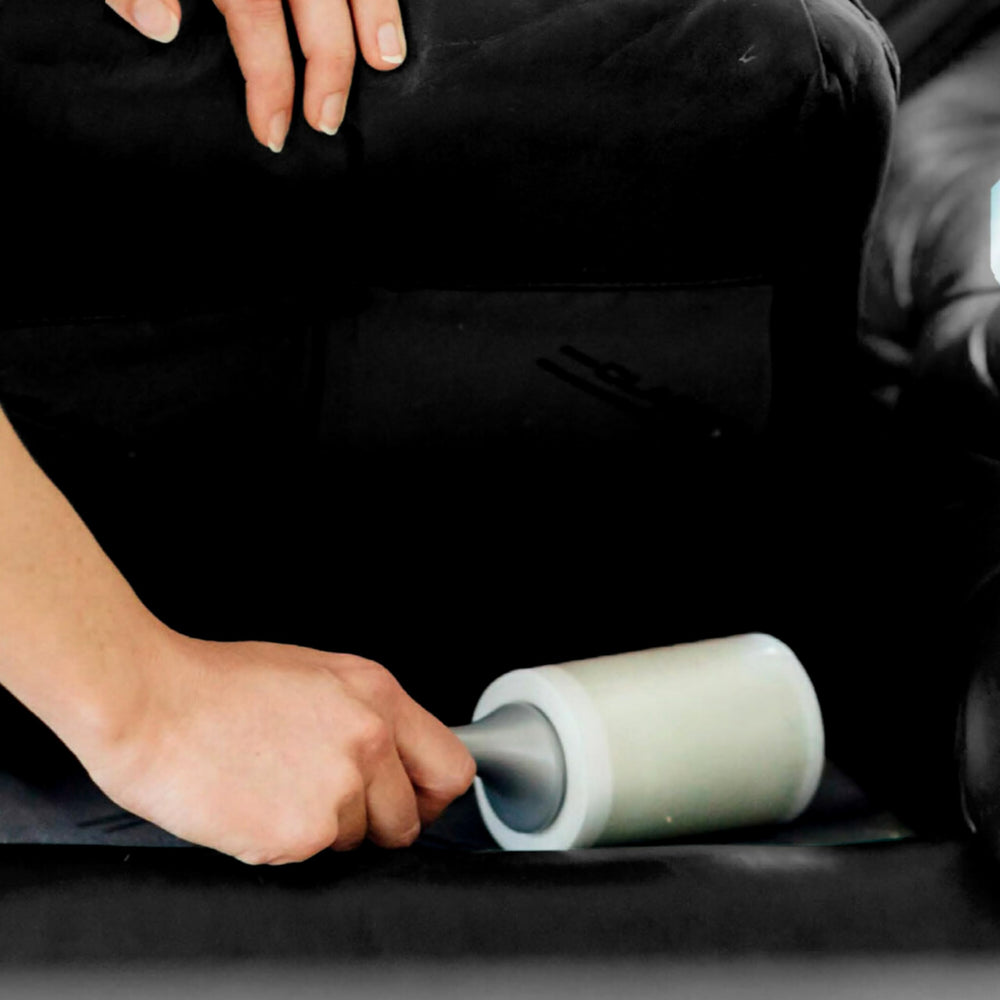 Scotch-Brite lint roller with ergonomic handle for a comfortable grip during use