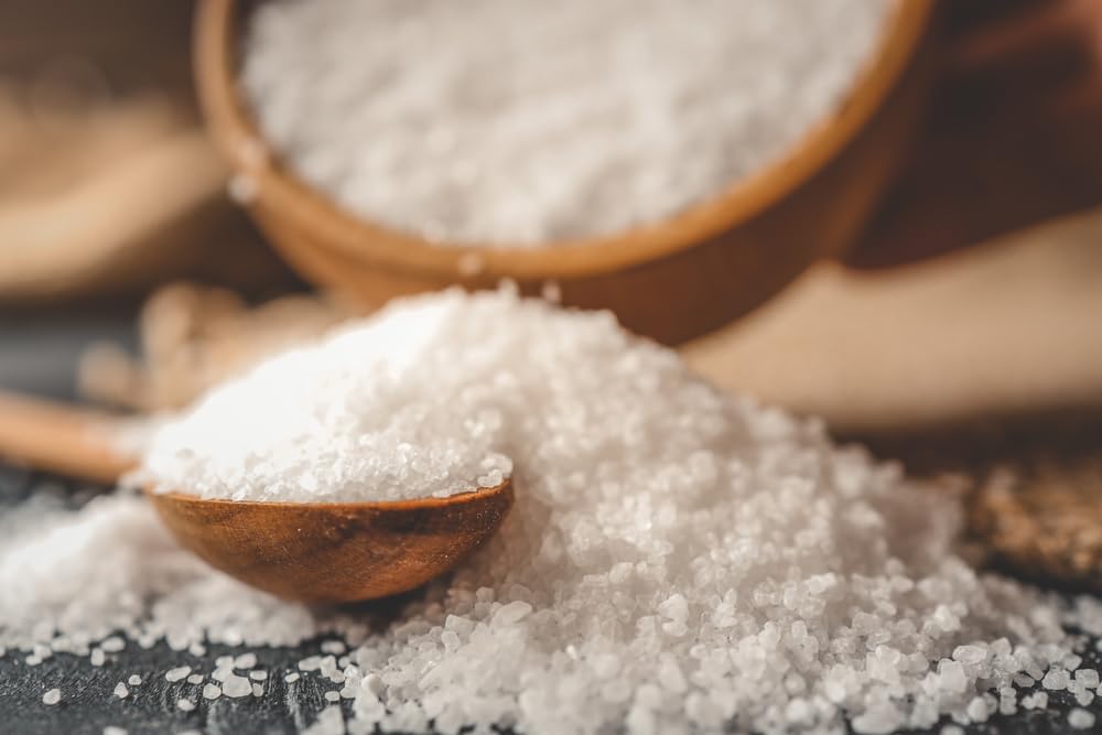 Seasonello coarse grains on spoon suggest easy, even sprinkling during prep