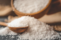 Seasonello coarse grains on spoon suggest easy, even sprinkling during prep