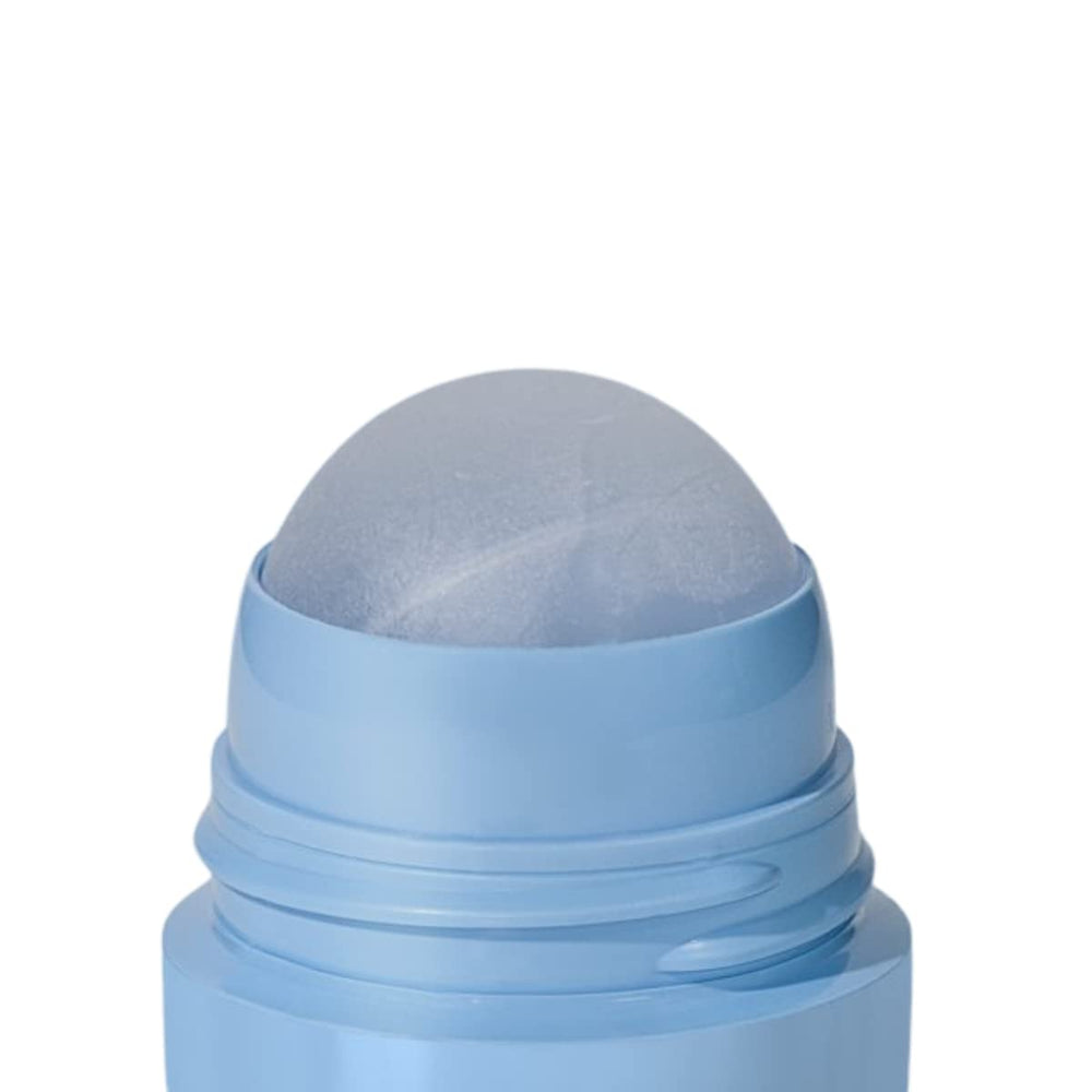 Secret Original Roll-On long-lasting scent hints at confidence throughout the day.