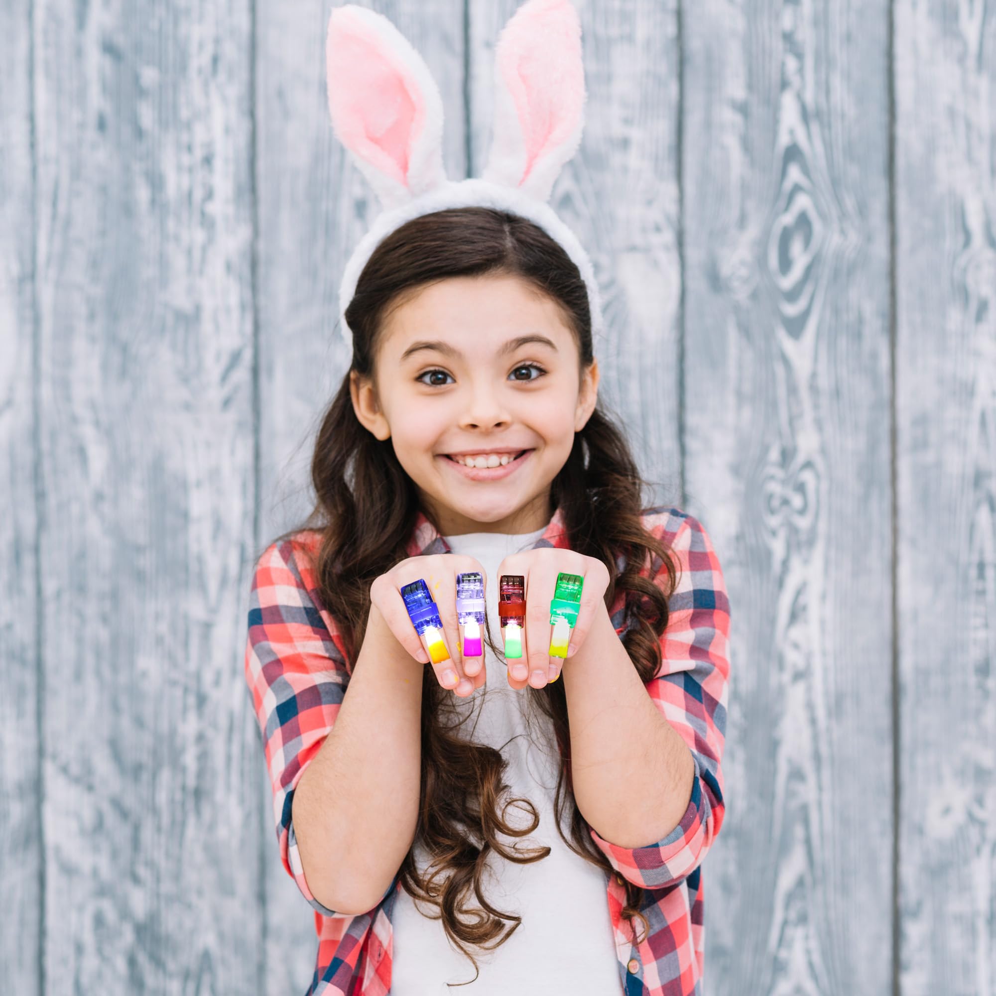Seeiuua finger-light rings provide easy, adjustable wear for all ages.