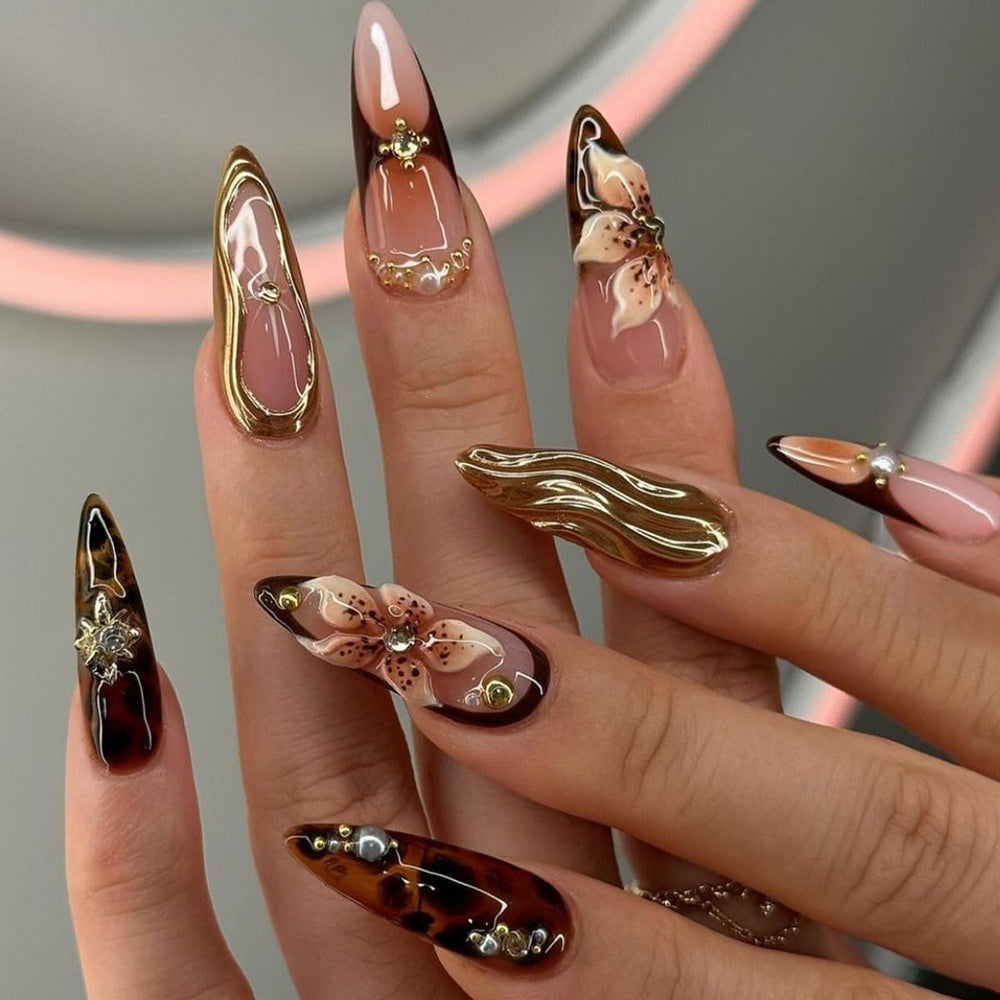 SEENEEY 3D floral nails with gold charms for a chic salon finish.