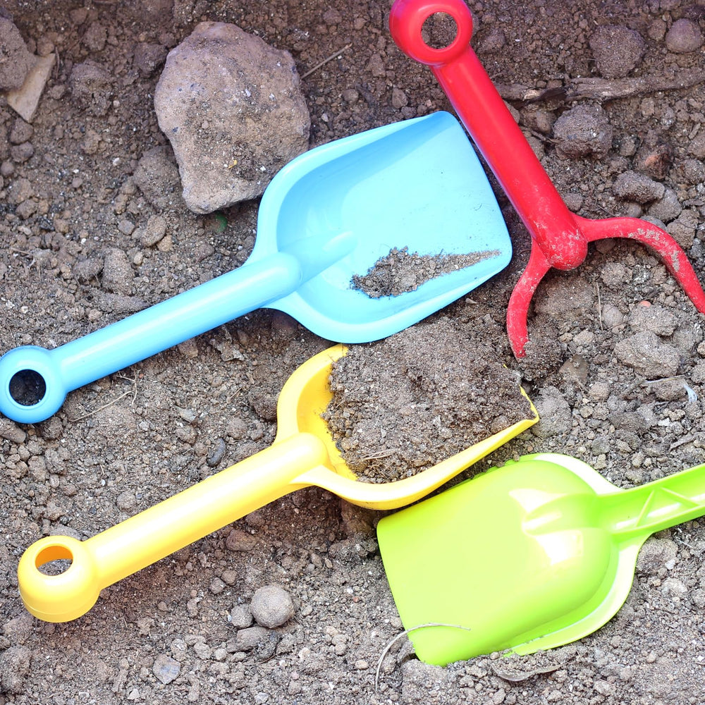 SELTERM Garden-friendly shovel doubles as a small planting helper.