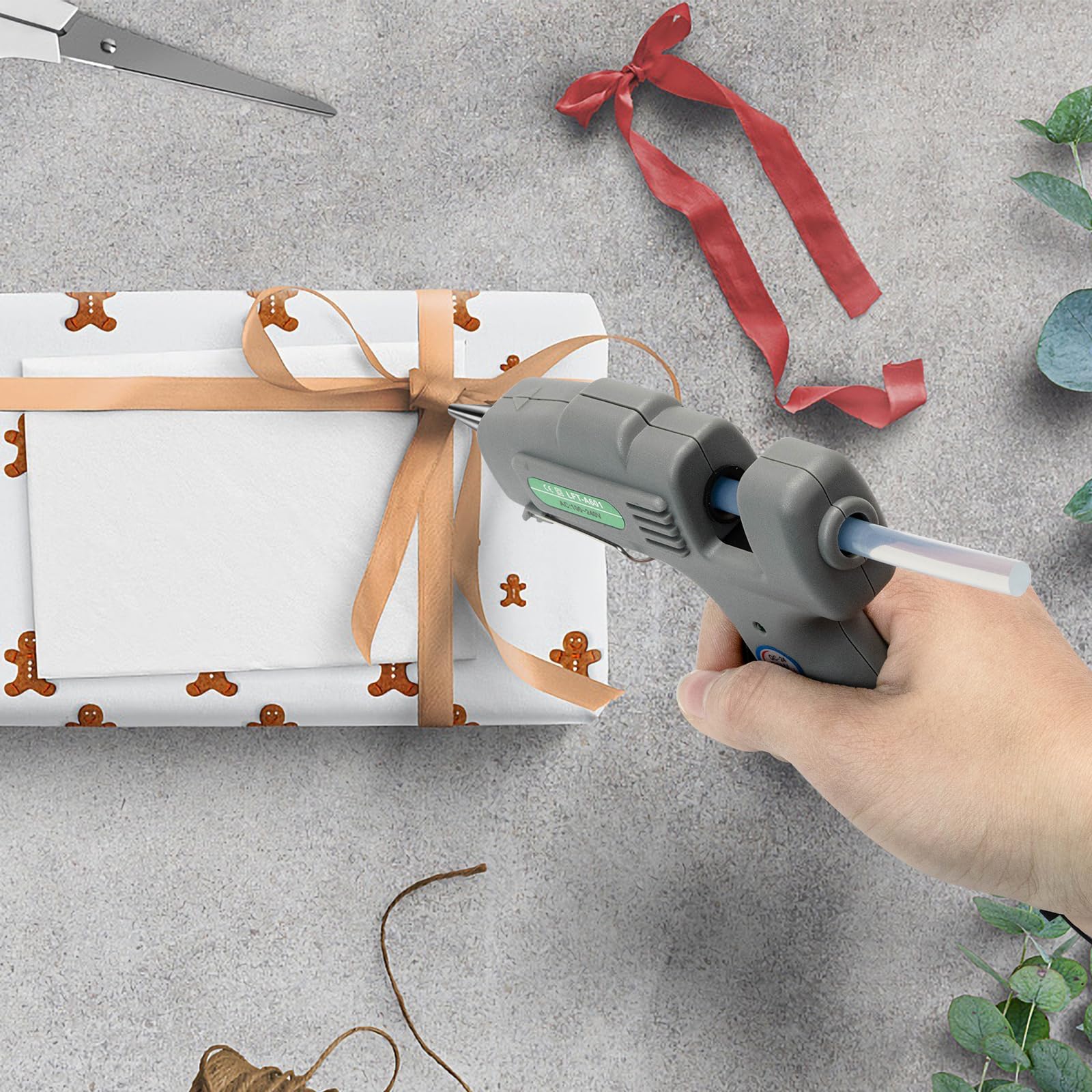 SHJADE easy-to-store kit keeps workspace organized.