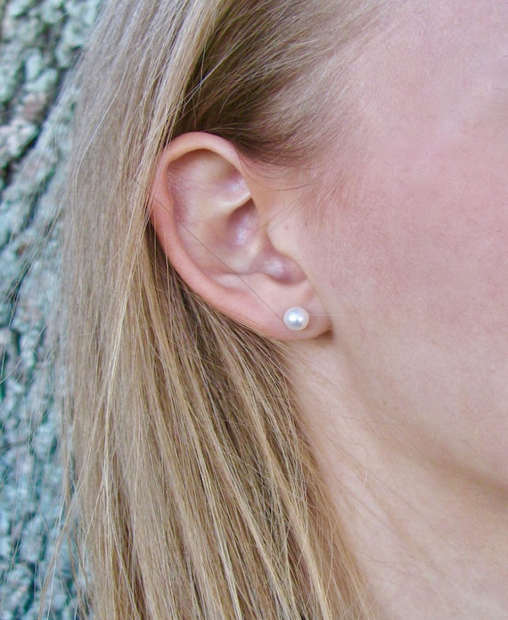 Showself Pearl small gold stud earrings 10mm large studs for a statement with simplicity.