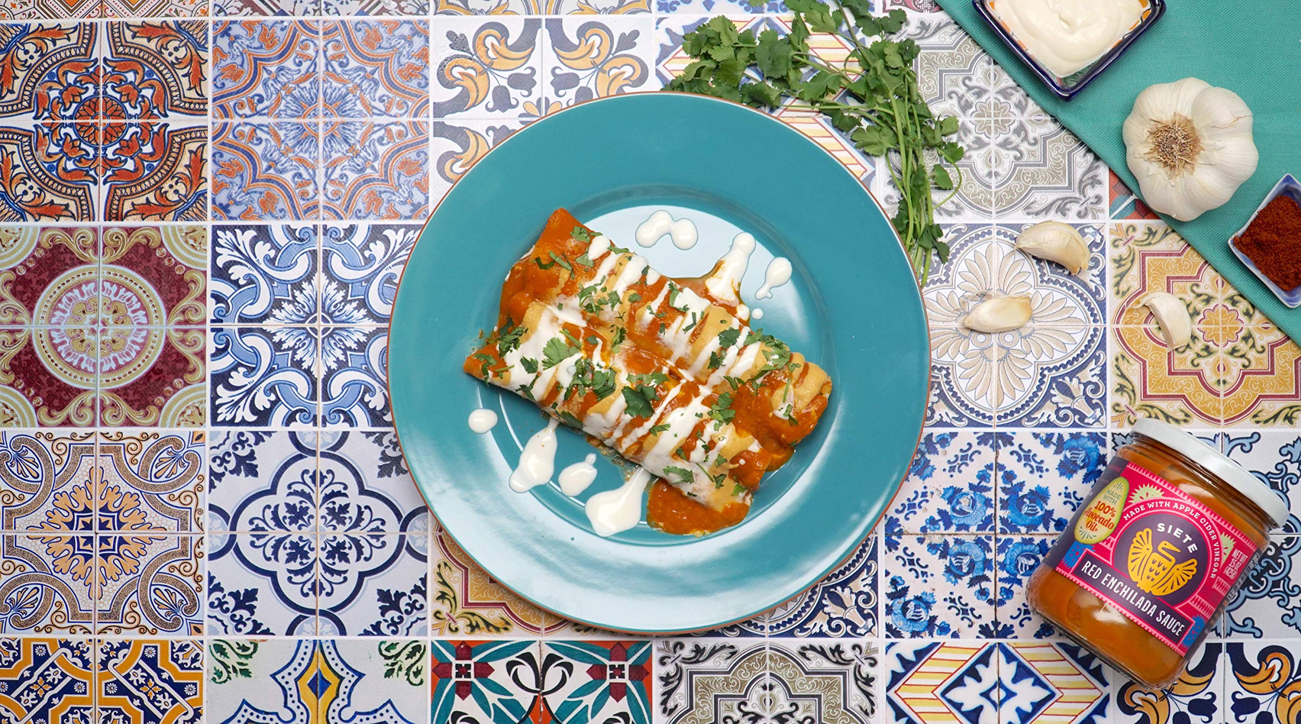 Siete Enchilada Red packaging highlighting Abuela-approved, Whole30-friendly sauce