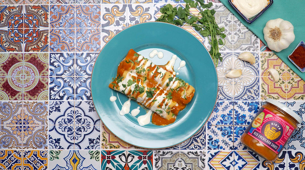 Siete Enchilada Red packaging highlighting Abuela-approved, Whole30-friendly sauce
