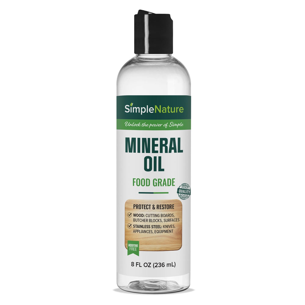SimpleNature Mineral Oil bottle pour conditions wood surfaces.