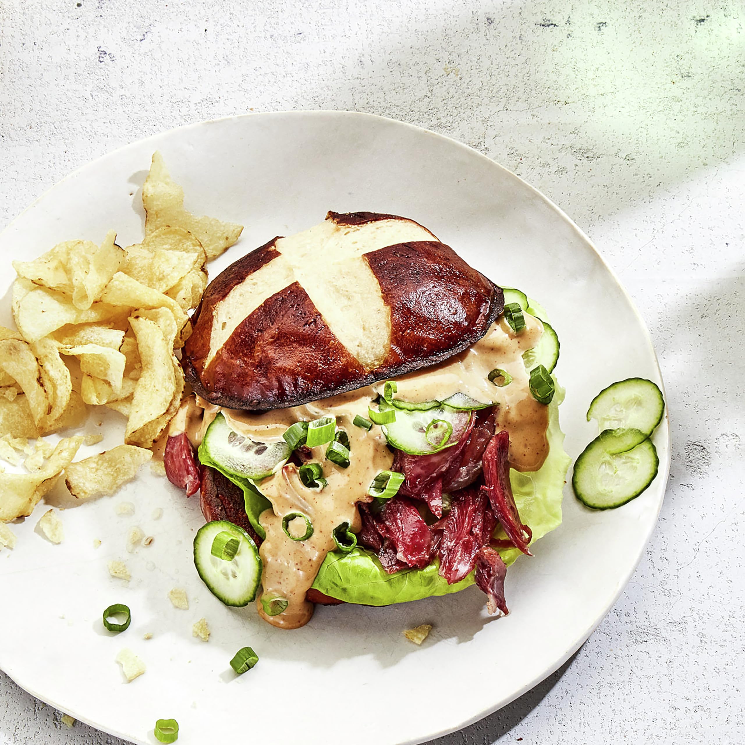 Garlic powder detail adds warm aroma to Sir Kensington's Chipotle Mayo.