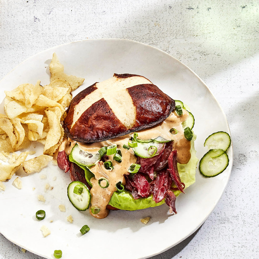 Garlic powder detail adds warm aroma to Sir Kensington's Chipotle Mayo.