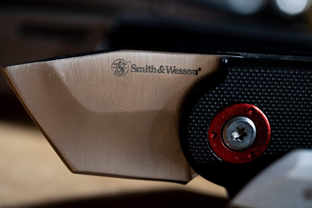 Ultra-Glide clip on Benji knife enables quick, unobtrusive access.
