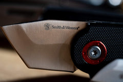 Ultra-Glide clip on Benji knife enables quick, unobtrusive access.