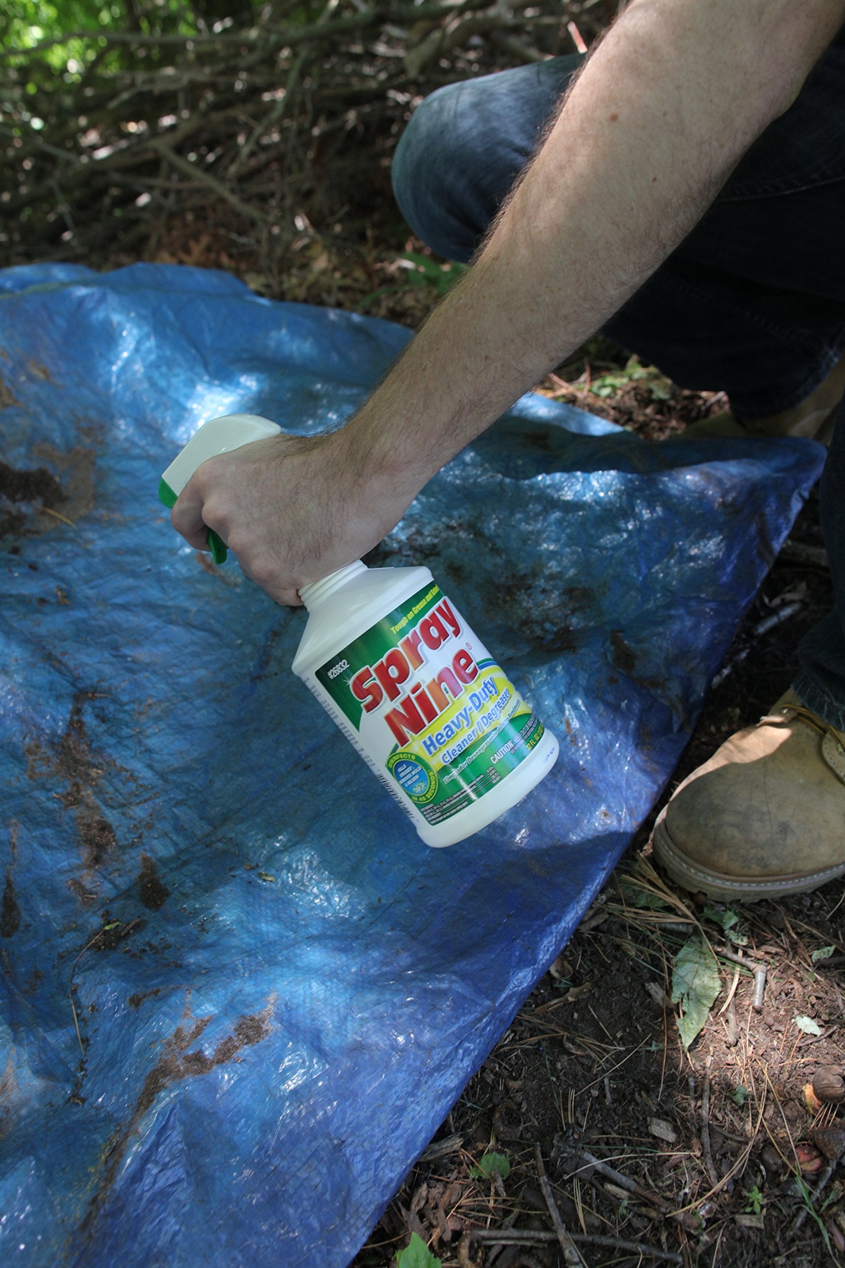 Spray Nine controls mold on tiles for cleanliness.