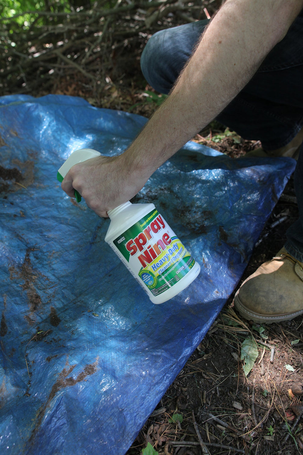 Spray Nine controls mold on tiles for cleanliness.