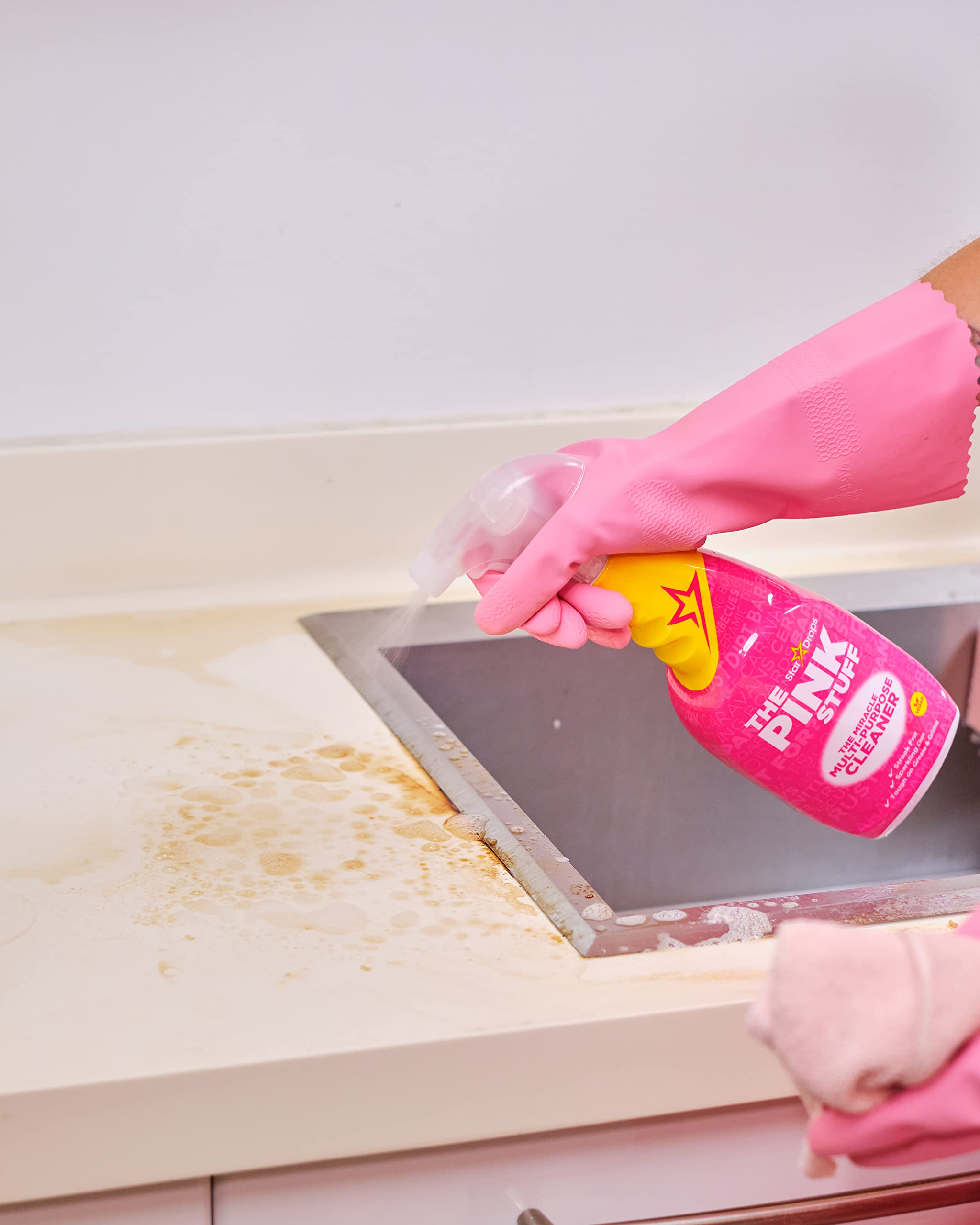 Stardrops Pink Stuff kitchen tiles cleanup demonstrates grease and grime removal.