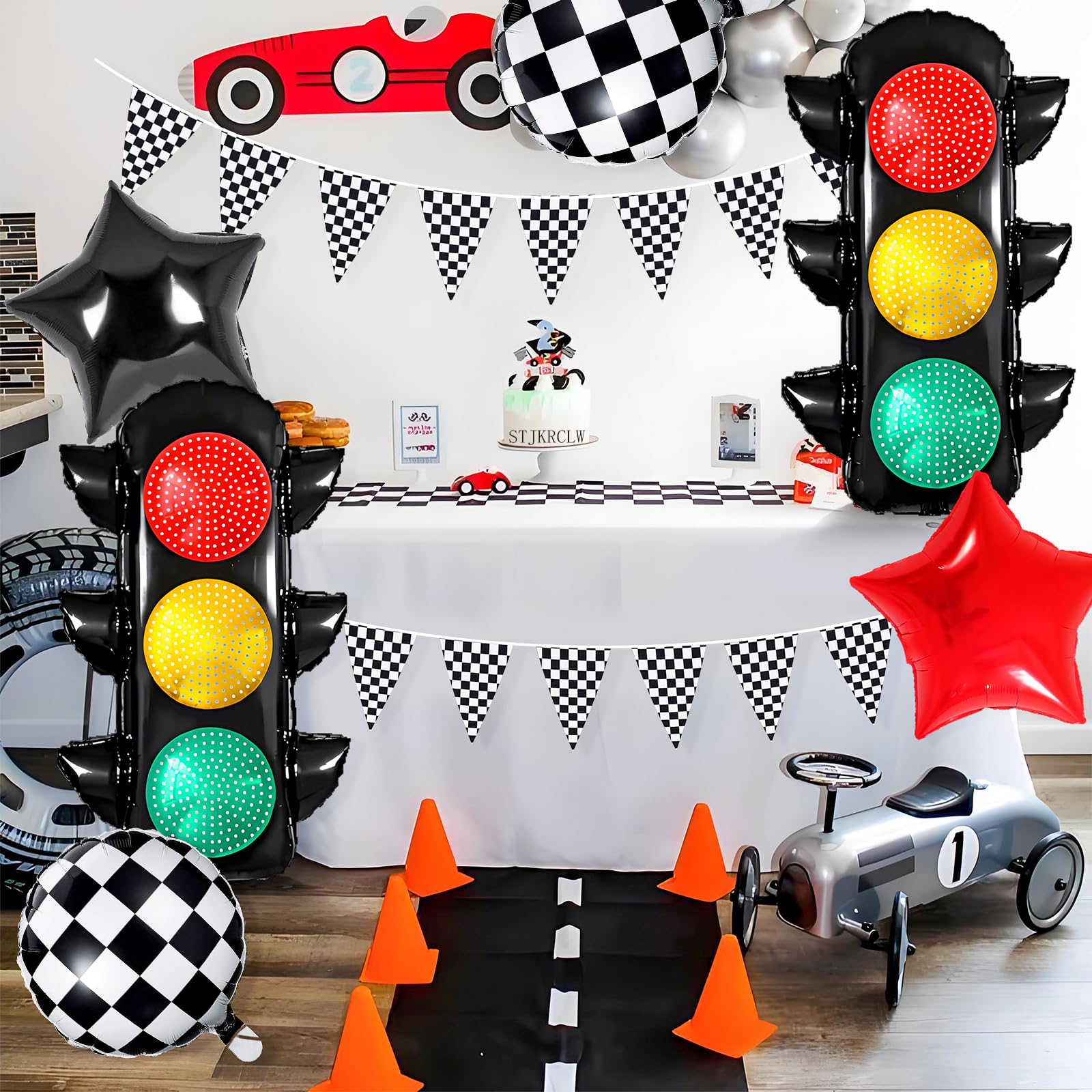 STJKRCLW pre-strung pennant banner helps quickly shape the party backdrop.